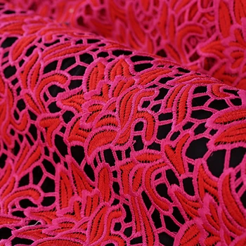 133CM Široký 180 G/M Hmotnosť Rozpustné vo Vode Červené Ružové Embroideried Cut-out Čipky Textílie na Jar Leto Bunda Šaty DE985