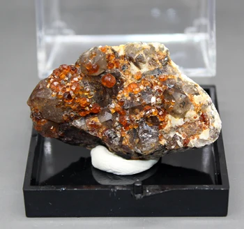 Prírodný Granát a čaj crystal Symbióza minerálne vzor kamene a kryštály liečivé kryštály kremeňa veľkosť boxu 5.2 cm